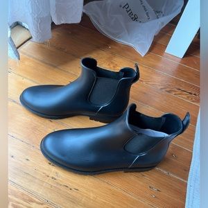 Black Women's Ankle Rain Boots Waterproof Chelsea Boots (size 9/9.5)